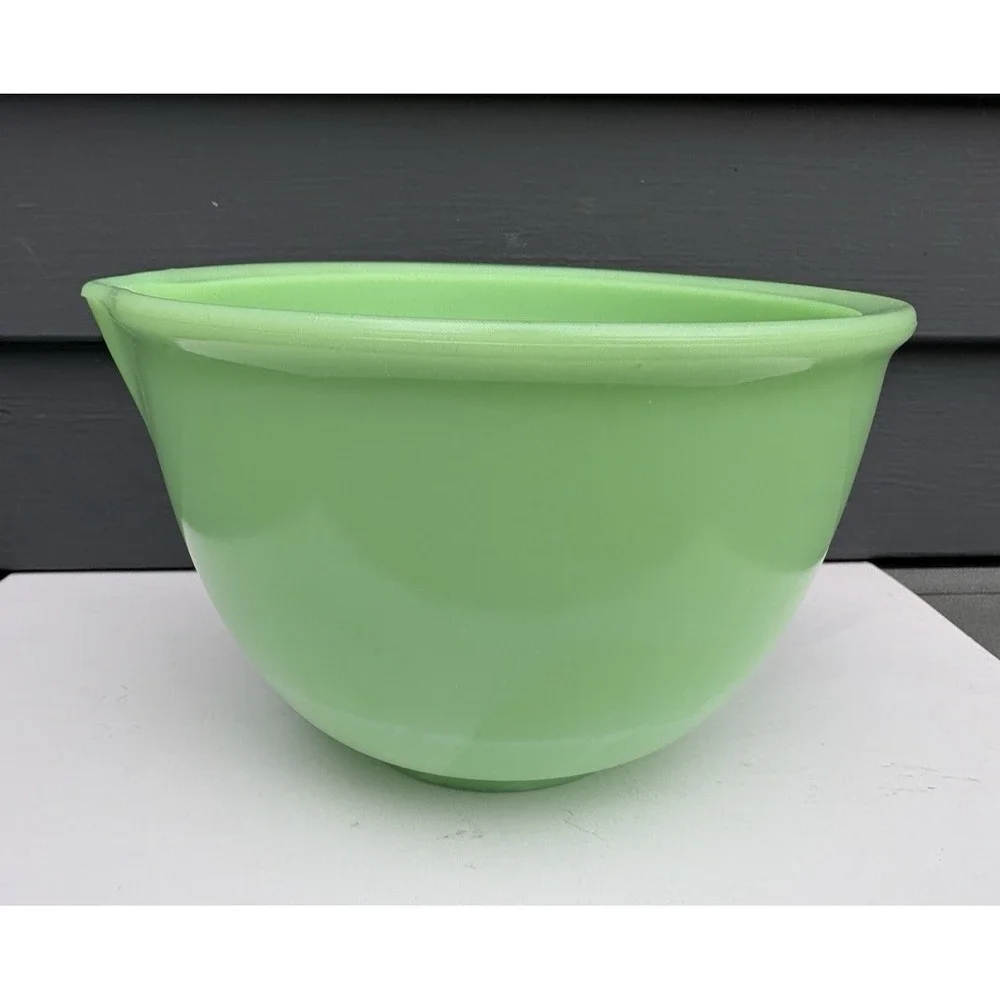 Vintage kitchen jadeite green milk glass mixing bowl 6.5